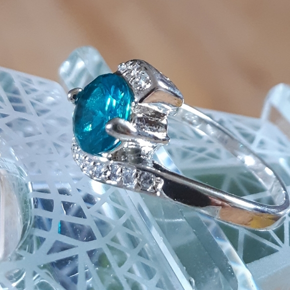 💎 Oval Facetted Blue Stone Silver Cocktail Ring - Picture 2 of 6